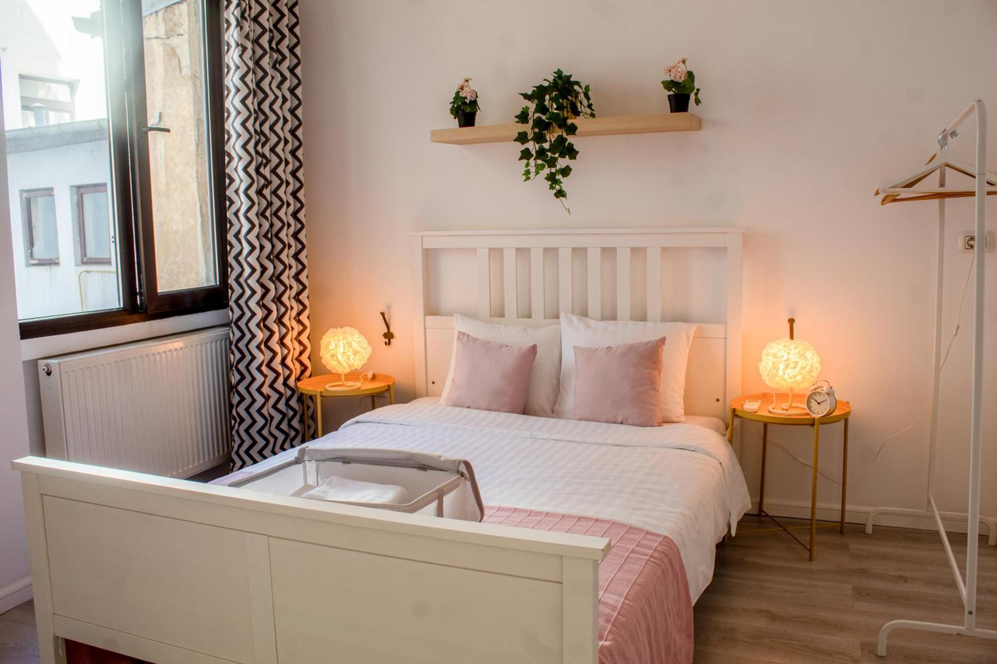 Domus Old Town Retreat Cozy & Central Букурещ Екстериор снимка
