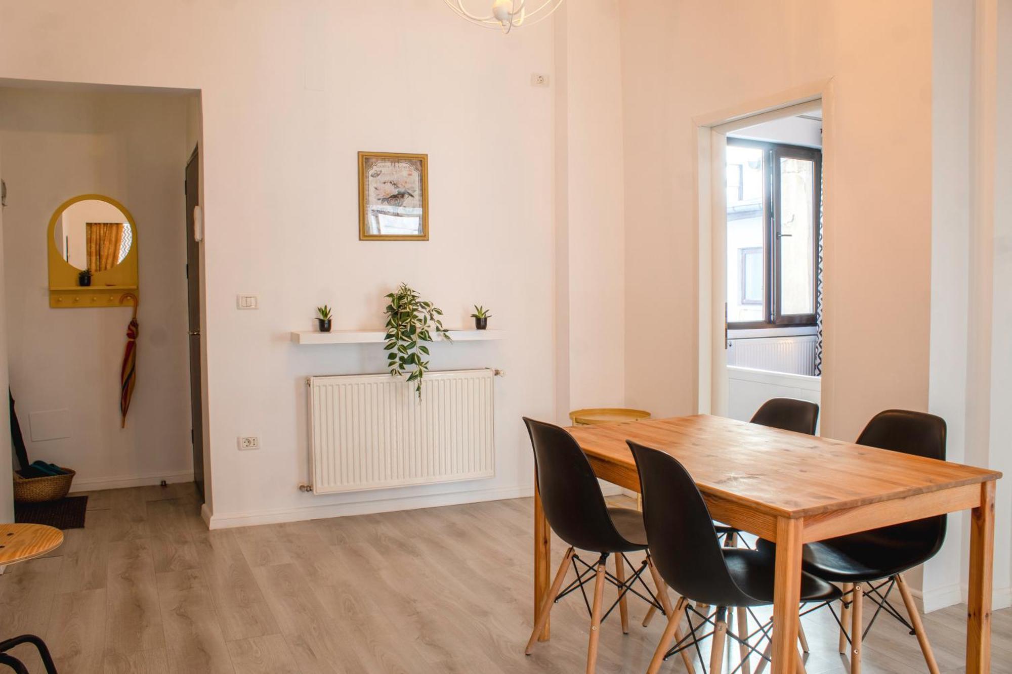 Domus Old Town Retreat Cozy & Central Букурещ Екстериор снимка