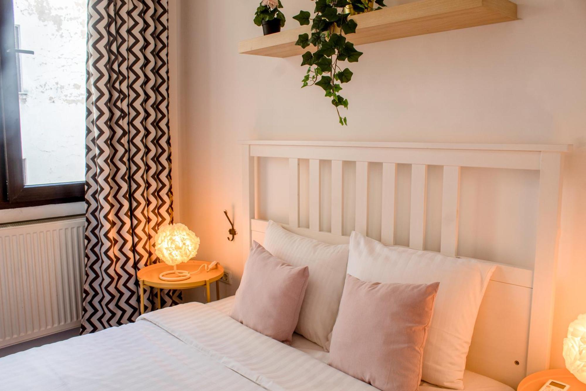 Domus Old Town Retreat Cozy & Central Букурещ Екстериор снимка